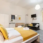 Theresa Loop Apartment