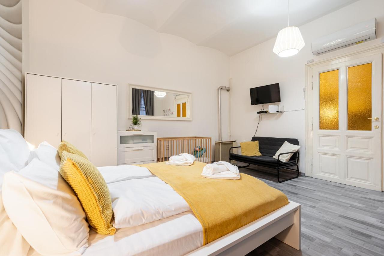 Theresa Loop Apartment